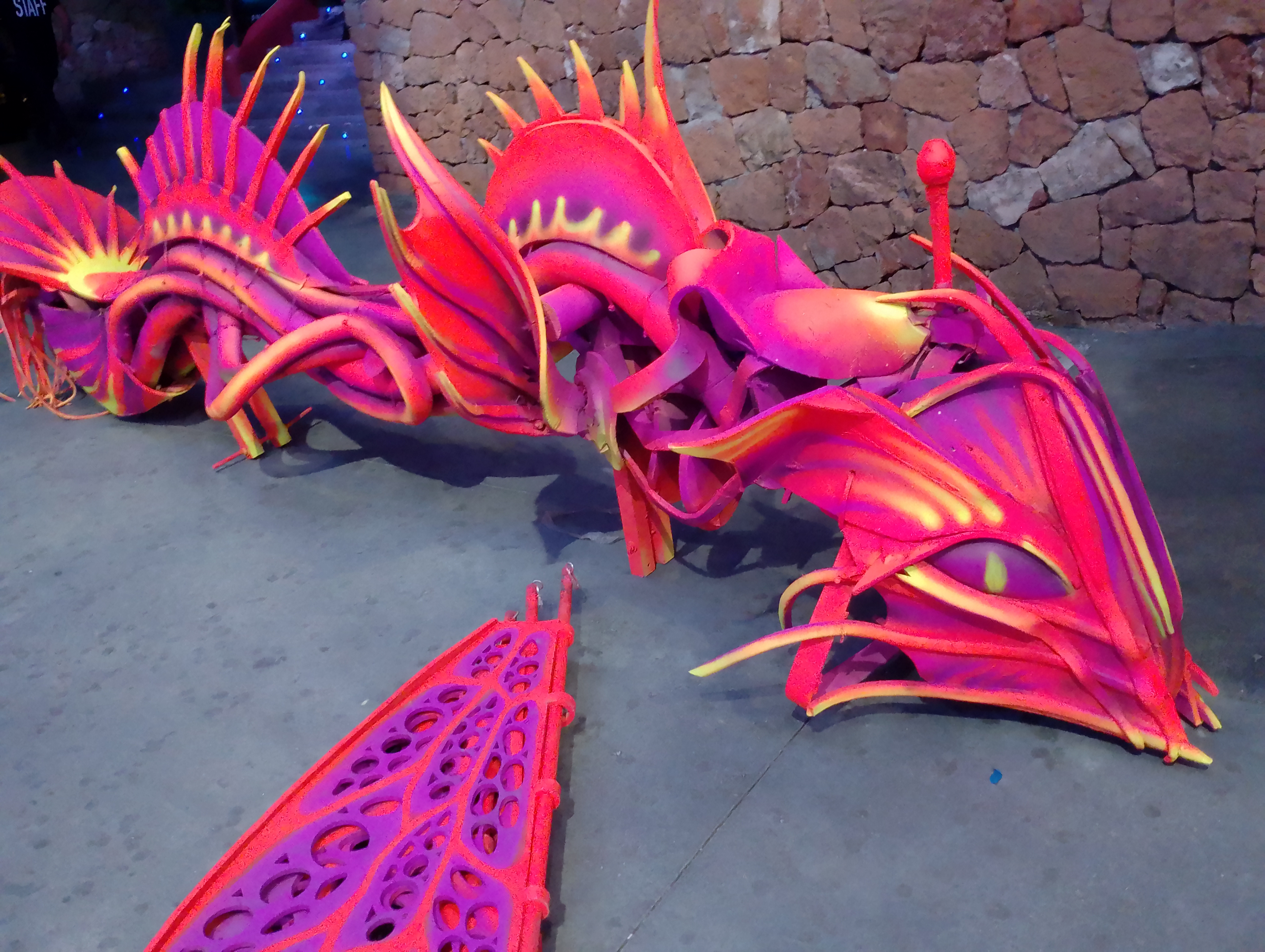 Aéreo Dragón Rosa Flúor - Streakka Ibiza Arte
