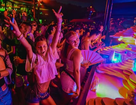 bailando utopic - Streakka Ibiza Arte