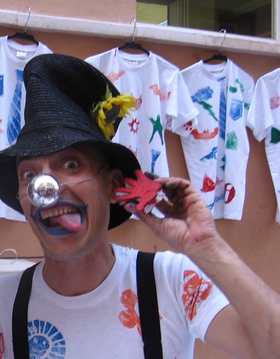 El Payaso Aso te enseña a pintar camisetas - Streakka Ibiza Arte