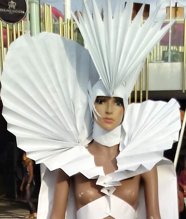 Traje de papel 5 - Streakka Ibiza Arte